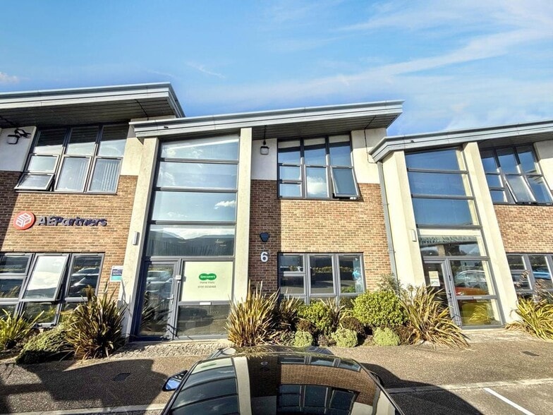 2 Admiral Way, Sunderland à vendre - Photo du bâtiment - Image 2 de 23