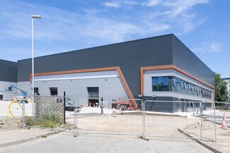 Plus de détails pour Basingstoke Rd, Reading - Industriel à louer