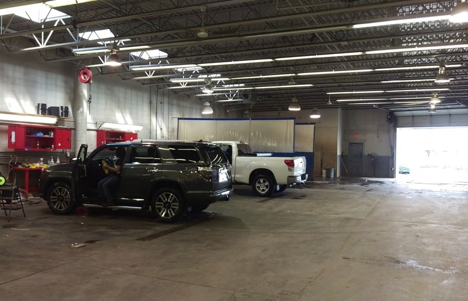 17250 Stony Plain Rd, Edmonton, AB à louer - Photo intérieure - Image 3 de 13