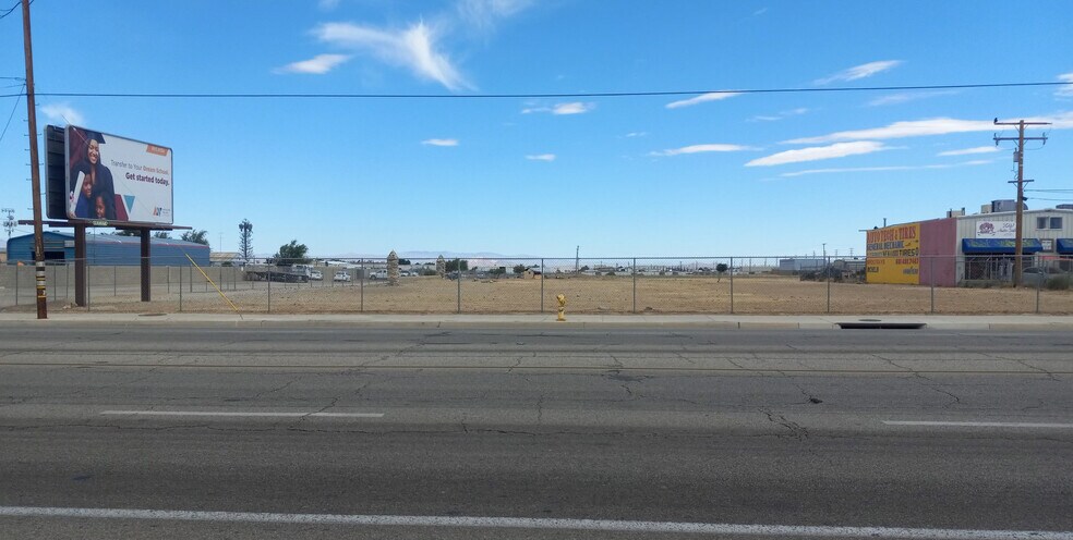 45335 Spearman Ave, Lancaster, CA à vendre - Photo du bâtiment - Image 2 de 3