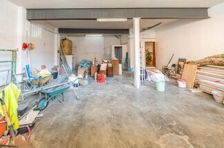 Plus de détails pour Multi-résidentiel à vendre