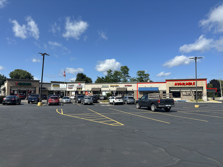 2141-2181 N Pontiac Trail, Commerce Township, MI for lease - Building Photo - Image 1 of 8