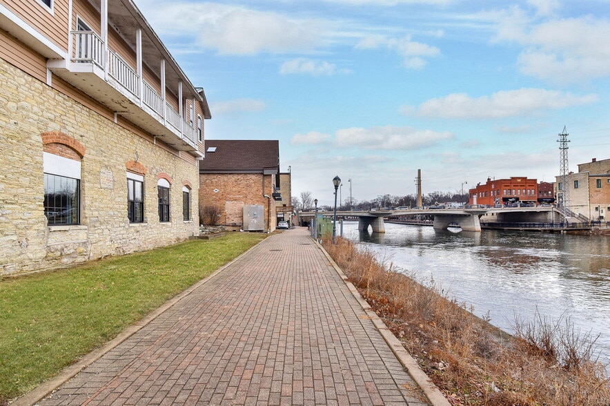 30 S Shumway Ave, Batavia, IL for lease - Building Photo - Image 2 of 65