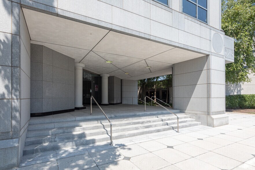 8403 Arlington Blvd, Fairfax, VA à louer - Photo du bâtiment - Image 3 de 3