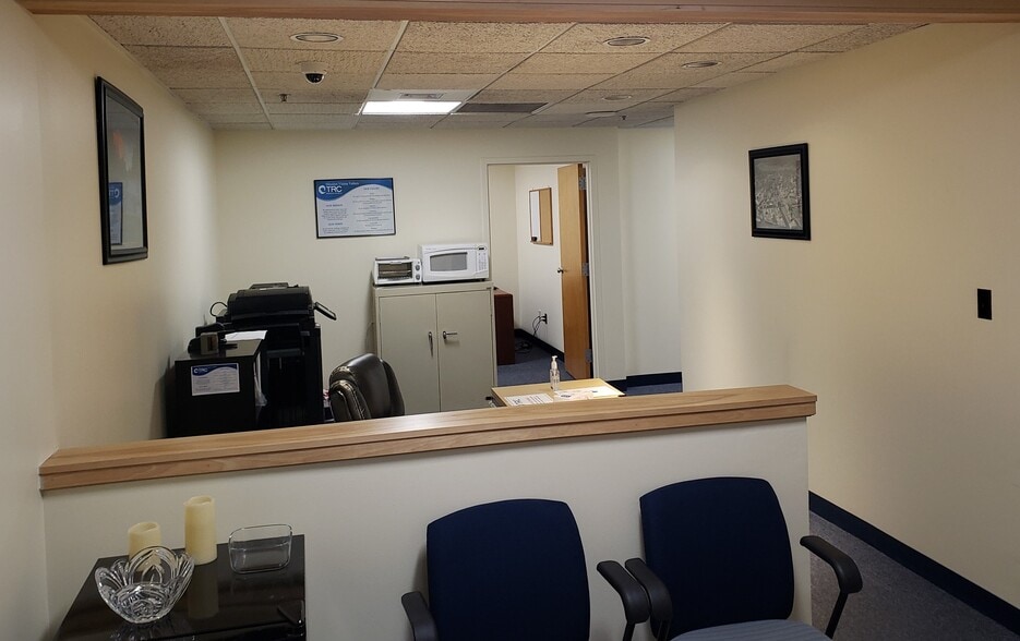 300 Wildwood Ave, Woburn, MA for lease - Building Photo - Image 2 of 19