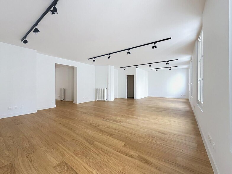55 Rue Du Faubourg Montmartre, Paris à louer - Photo du bâtiment - Image 3 de 7