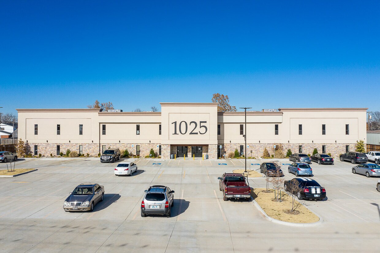 1025 SW 4th St, Moore, OK for lease Primary Photo- Image 1 of 23