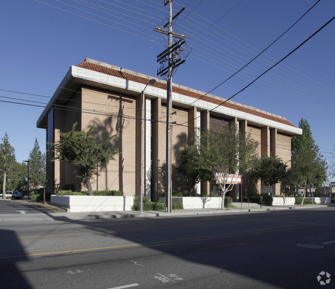 6725 Kester Ave, Van Nuys, CA à vendre - Photo principale - Image 1 de 23