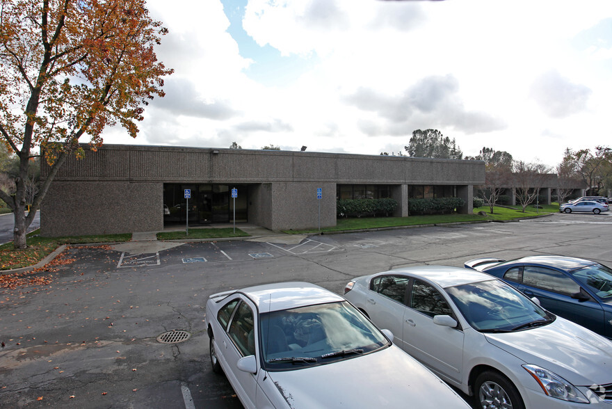 180 Blue Ravine Rd, Folsom, CA for lease - Building Photo - Image 3 of 6