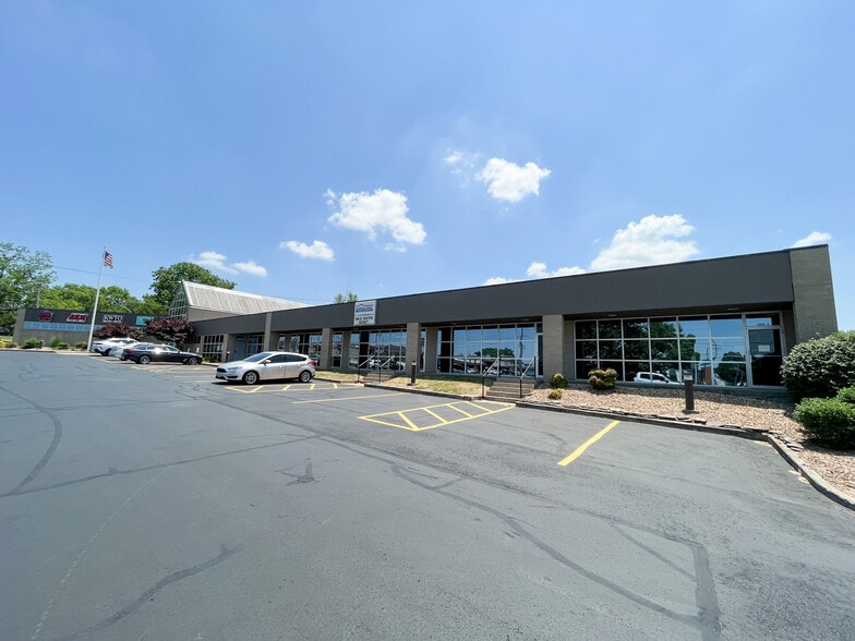 3000 E Chestnut Expy, Springfield, MO for sale - Building Photo - Image 1 of 1