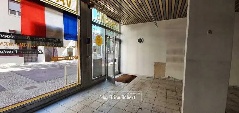 Office in Lyon for sale - Interior Photo - Image 2 of 4