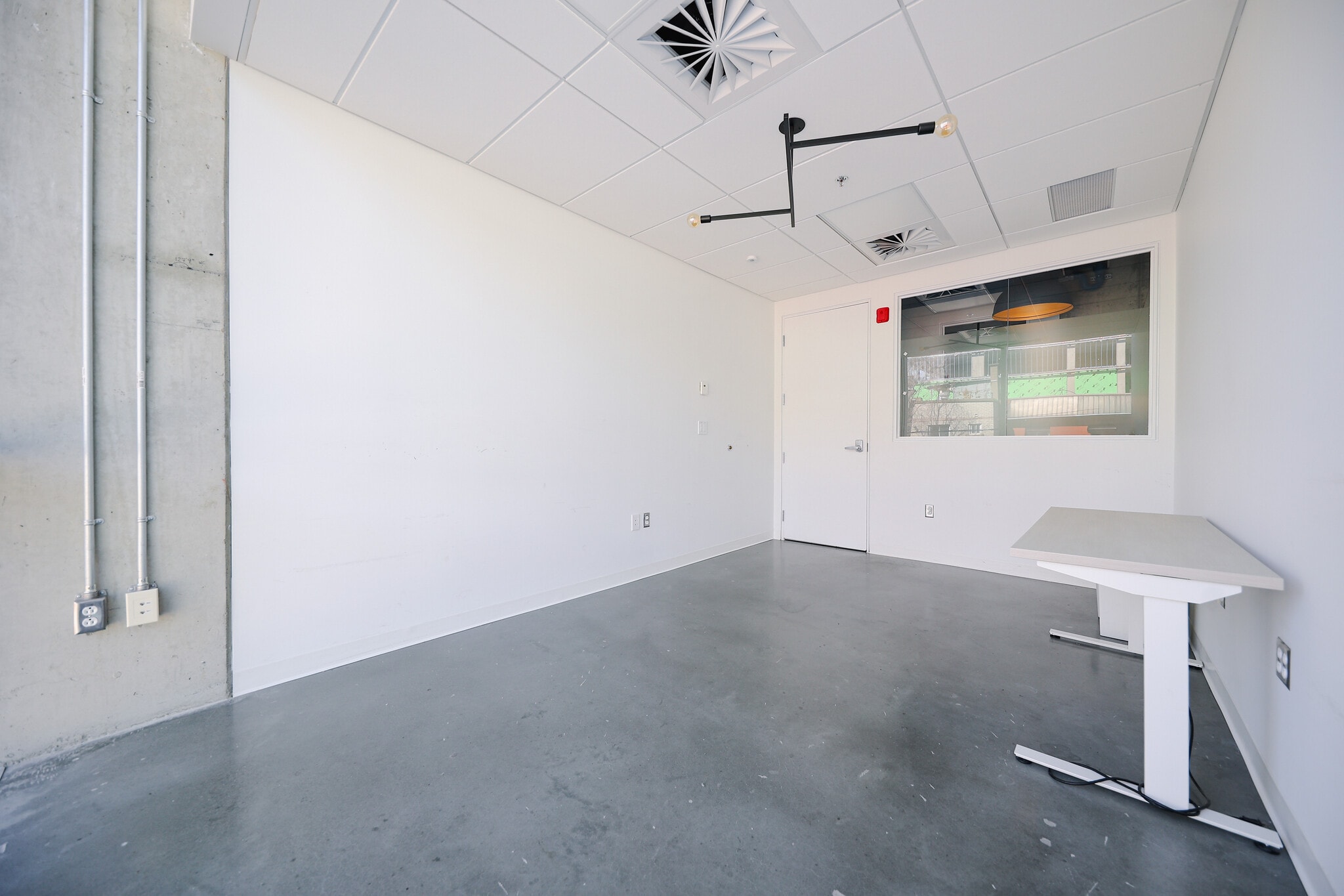7236 St Waverly, Montréal, QC for lease Interior Photo- Image 1 of 6