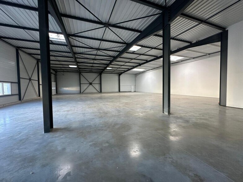 Commerce de détail dans Rambouillet à louer - Photo du bâtiment - Image 3 de 13