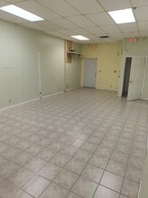 5537 N State Road 7, North Lauderdale, FL à louer Photo intérieure- Image 2 de 7