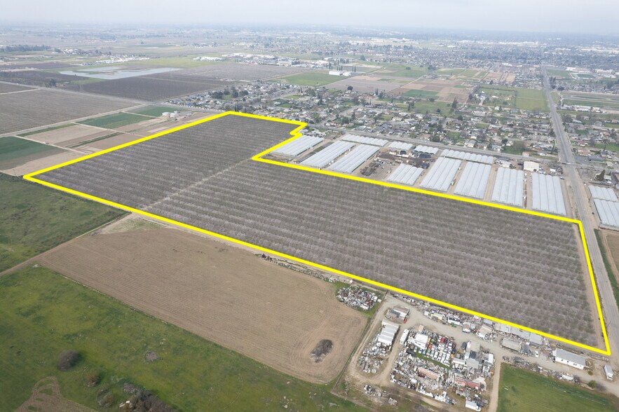 APN 328-050-37, Fresno, CA à vendre - Aérien - Image 1 de 10