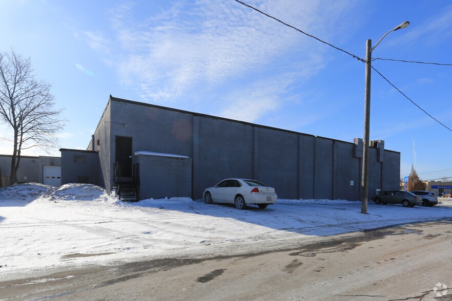 11 Ottawa St N, Kitchener, ON à louer - Photo du bâtiment - Image 2 de 2