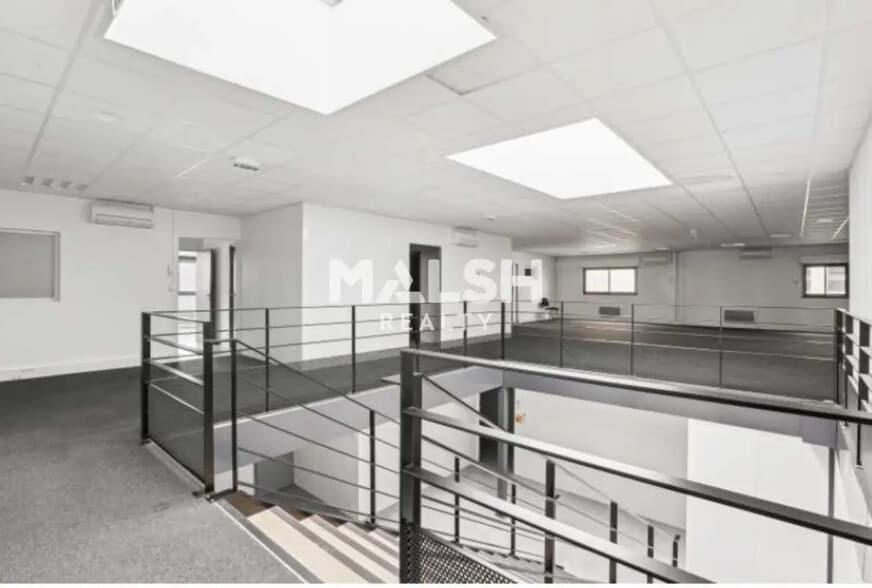 Flex in Villeurbanne for lease - Interior Photo - Image 1 of 15