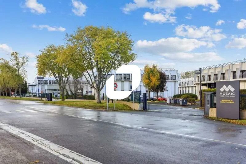 Bureau dans Évry-Courcouronnes à louer - Photo du bâtiment - Image 3 de 16