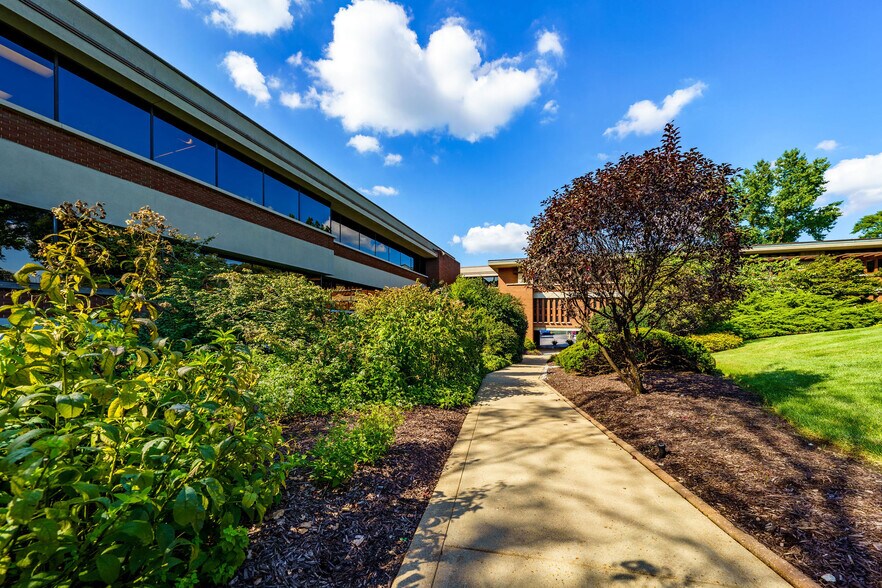 345 Marshall Ave, Webster Groves, MO à louer - Photo du bâtiment - Image 3 de 20