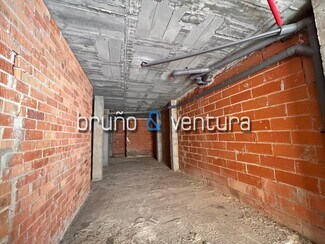 Plus de détails pour Multi-résidentiel à vendre