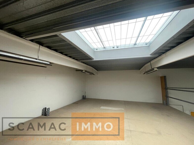 Industrial in Bondoufle for lease - Interior Photo - Image 2 of 24