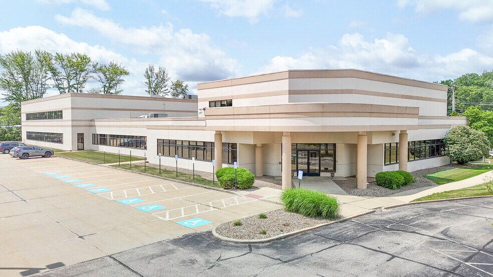 1230 Park Ave, Amherst, OH à vendre - Photo du bâtiment - Image 1 de 1