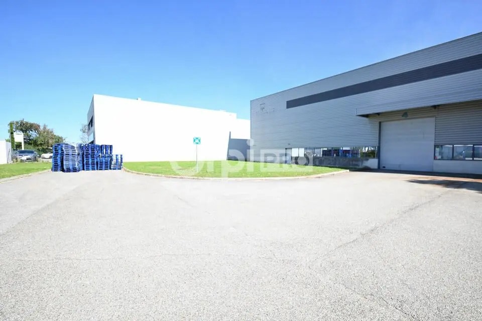 Flex in Genas for lease Building Photo- Image 1 of 4