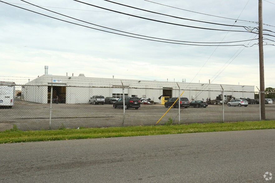 16600 Fort St, Southgate, MI à louer - Photo du bâtiment - Image 2 de 5