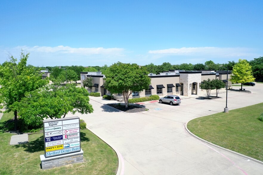 1261 Green Oaks Blvd, Arlington, TX for lease - Building Photo - Image 2 of 2