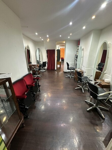 18 Coombe Rd, Kingston Upon Thames for lease - Building Photo - Image 3 of 3