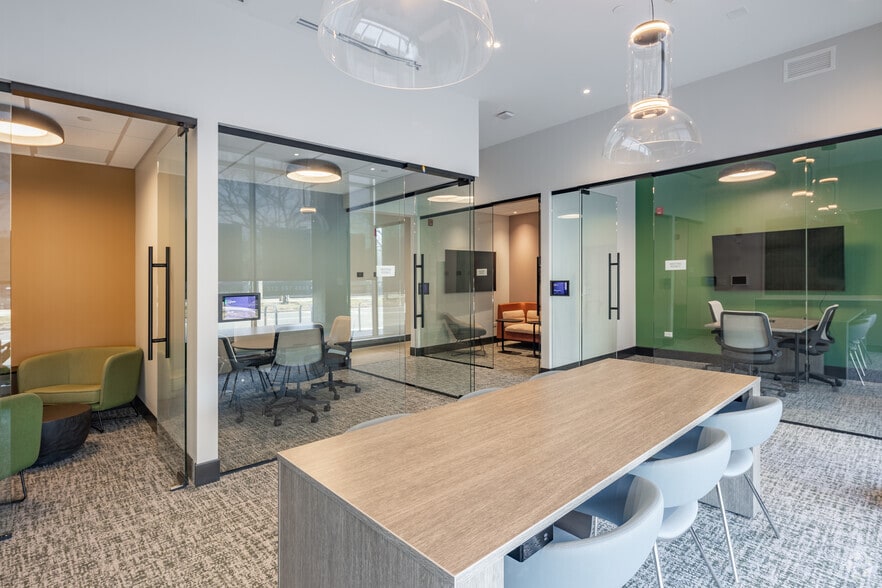 670 N May St, Chicago, IL à louer - Photo du bâtiment - Image 2 de 33