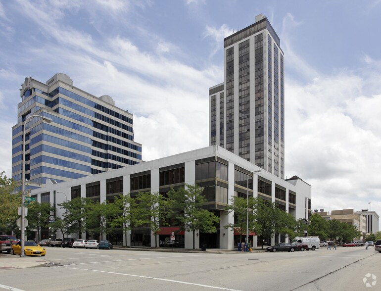 456 Fulton St, Peoria, IL à louer - Photo du bâtiment - Image 2 de 11