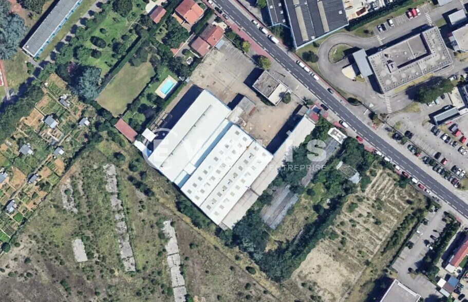 Flex in Saint-Priest for lease - Building Photo - Image 2 of 18