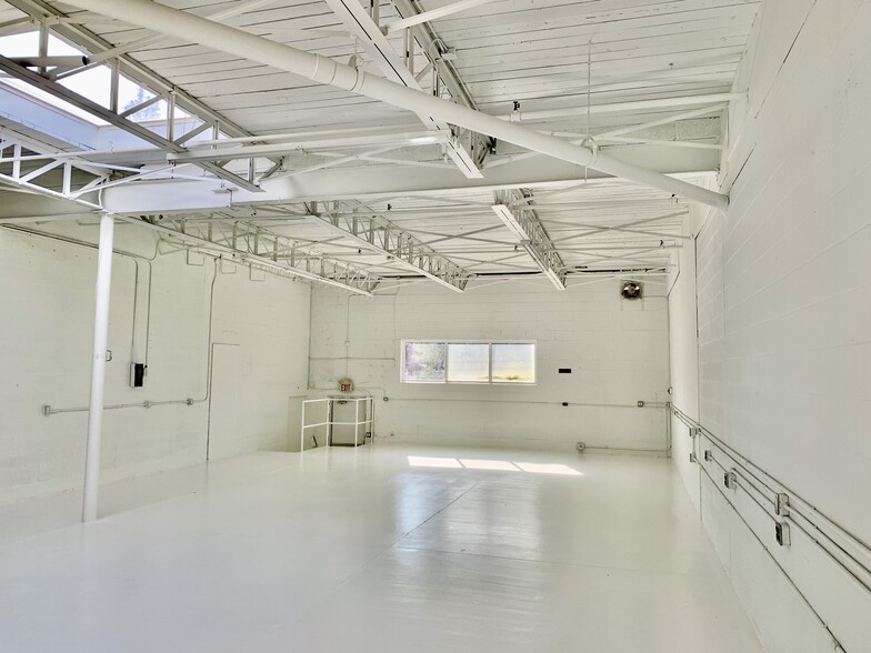 88-142 Cawthra Ave, Toronto, ON for lease - Building Photo - Image 3 of 12