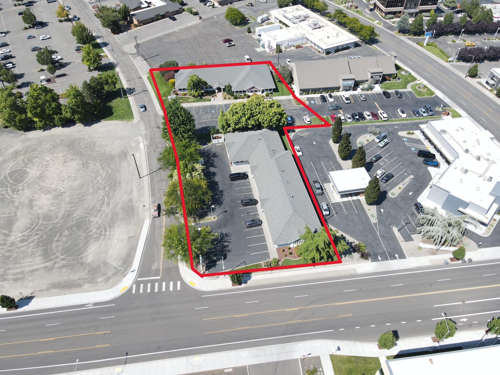 Multi Tenant Medical Office portefeuille de 2 propriétés à vendre sur LoopNet.ca Photo du bâtiment- Image 1 de 27