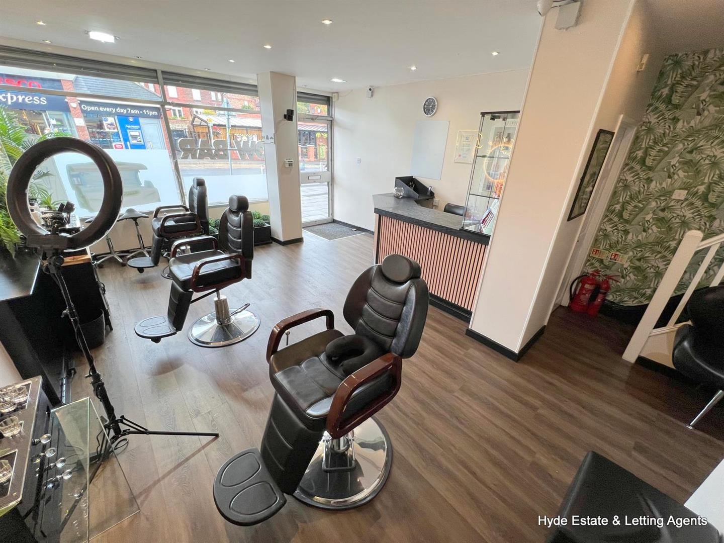 181 Monton Rd, Manchester for lease Interior Photo- Image 1 of 14