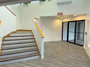 4 Tinkham Ave, Derry, NH à louer Photo intérieure- Image 2 de 2