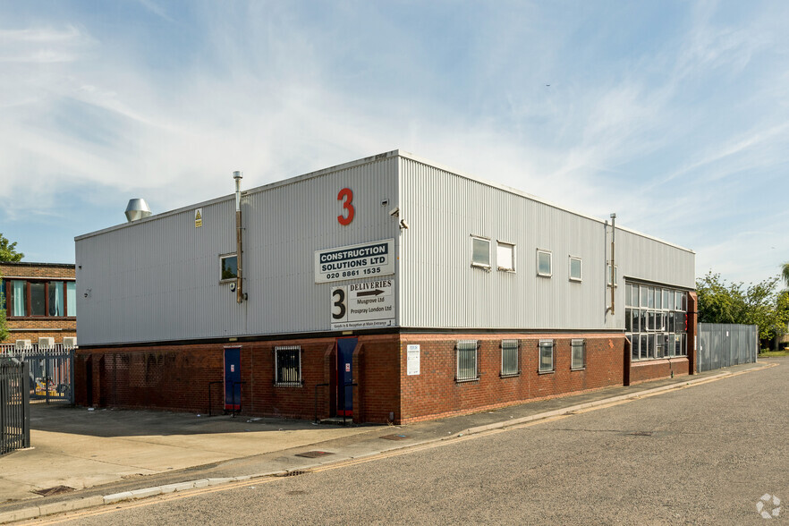 Crystal Way, Harrow for lease - Building Photo - Image 2 of 3