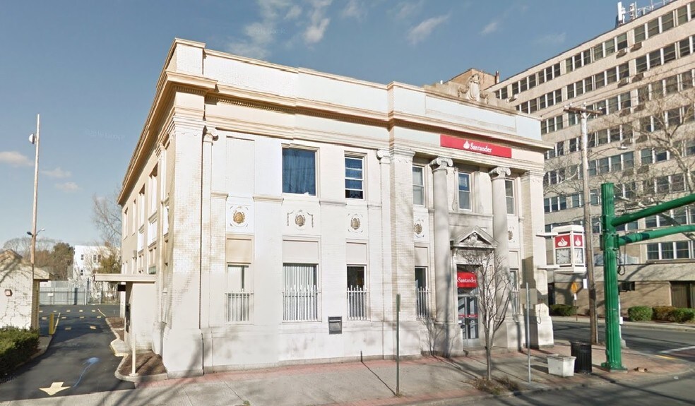 215 Grand Ave, New Haven, CT à vendre - Photo du bâtiment - Image 3 de 7