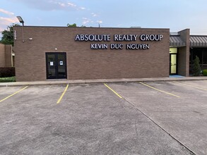 2006 Broadway St, Pearland, TX for lease Building Photo- Image 1 of 18