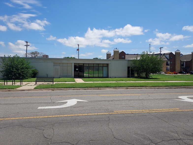 940 N Waco Ave, Wichita, KS for lease - Building Photo - Image 1 of 4