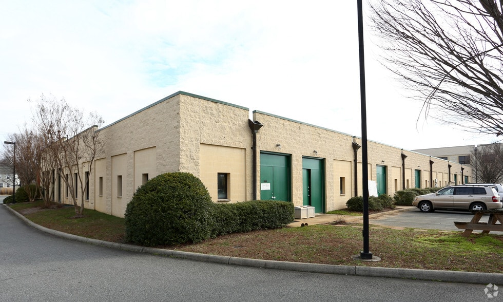 620-632 Berkmar Cir, Charlottesville, VA for sale - Building Photo - Image 3 of 4