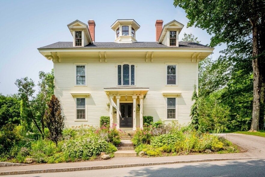 10 Church St, Stockton Springs, ME à vendre - Photo du bâtiment - Image 2 de 35