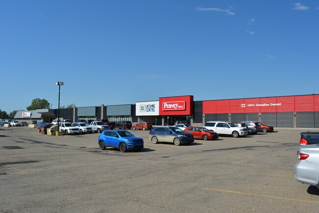 Plus de détails pour 5230 45 St, Lacombe, AB - Commerce de détail à louer