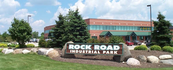 1061 E Main St, East Dundee, IL à louer - Photo du bâtiment - Image 2 de 15