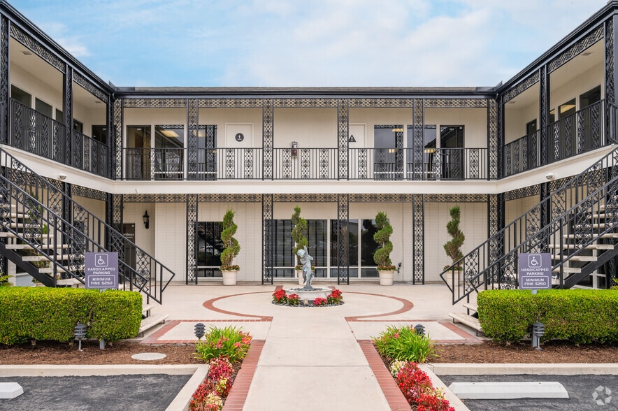 100 W Valencia Mesa Dr, Fullerton, CA for lease - Building Photo - Image 3 of 8