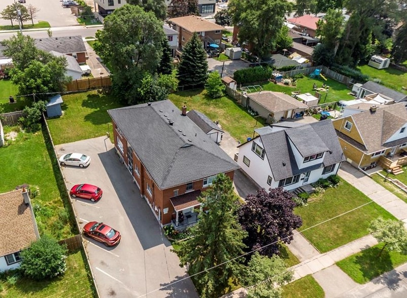 43 Sixth Av, Kitchener, ON à vendre - Aérien - Image 2 de 2
