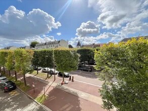 Boulevard De La Reine, Versailles à louer Photo du bâtiment- Image 2 de 7
