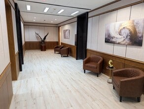 17 S Briar Hollow Ln, Houston, TX for lease Interior Photo- Image 2 of 8