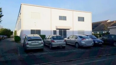 Rue Du Chant Des Oiseaux, Montesson for lease Building Photo- Image 1 of 7